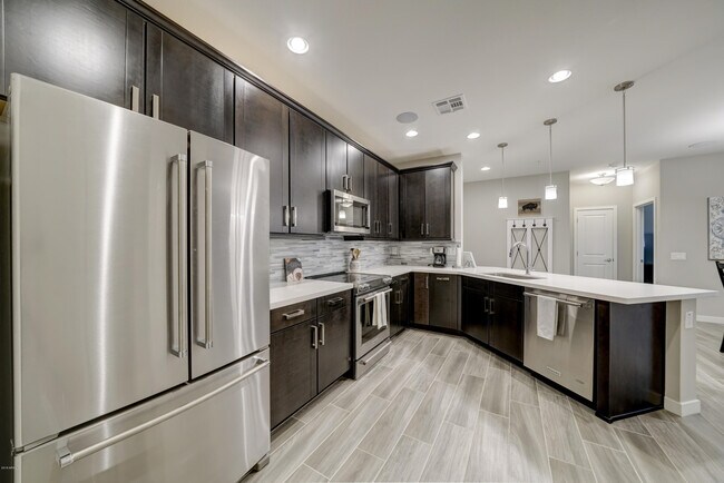 Building Photo - 2511 W Queen Creek Rd