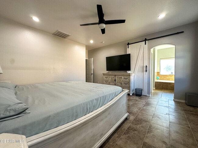 Building Photo - 5037 Lone Cactus Ct