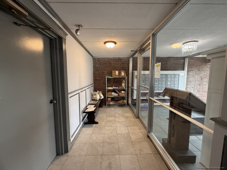 Building Photo - 41 Hill Rd