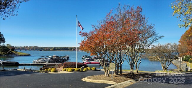 Building Photo - 16516 Plantation Woods Dr