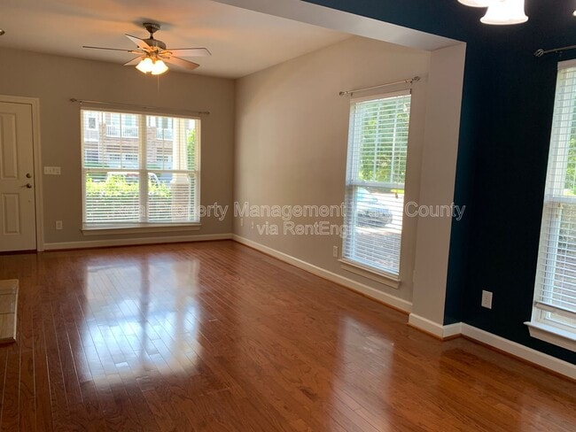 Building Photo - 8025 Goldenrain Way