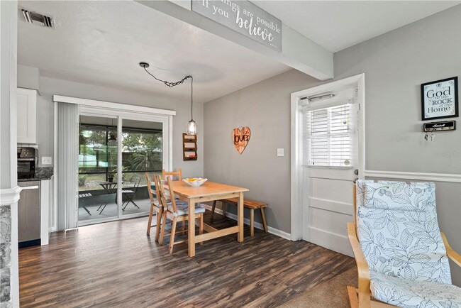 Building Photo - 1653 Peruvian Ln