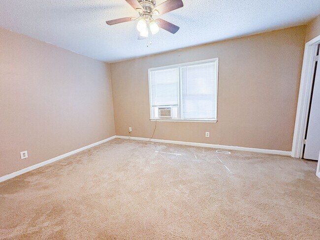 Building Photo - Coming Soon! 3 Bedroom 2 Bathroom- Pets Allowed!