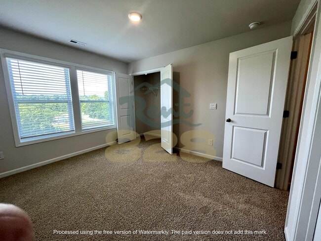 Building Photo - 146 Creekview Rd