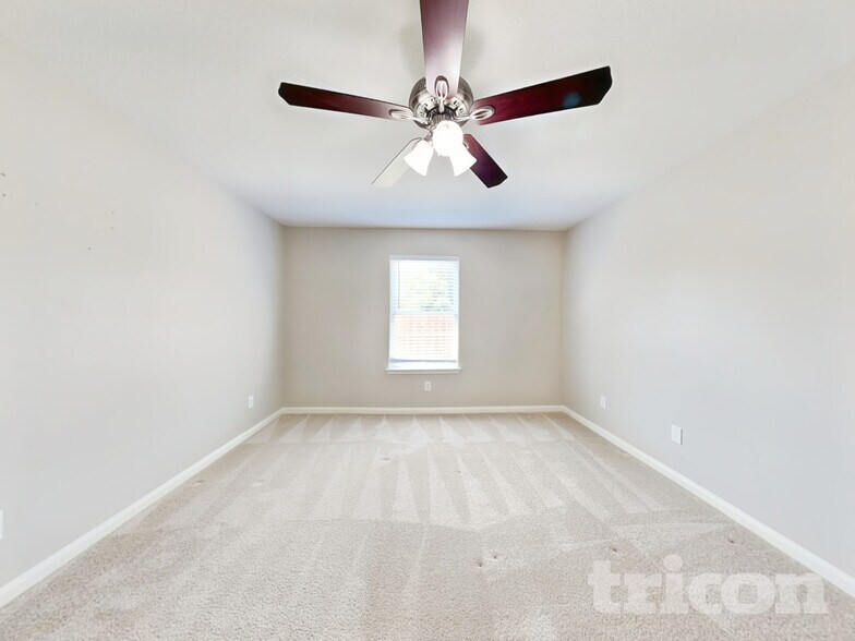 Building Photo - 8122 Hall View Dr
