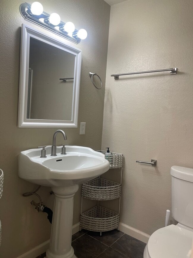 Building Photo - CUTE 3 BED 2 BATH IN COTTONWOOD, CA