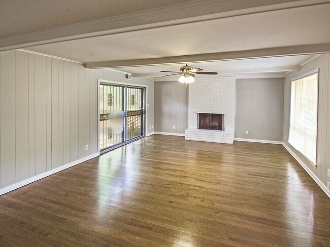 Building Photo - NEWLY UPDATED Mid-Century Mod home with 2 beds, 2 baths.