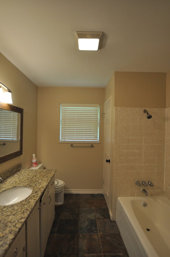 Building Photo - Coming Soon! 3 bedroom in the heart of Sou...