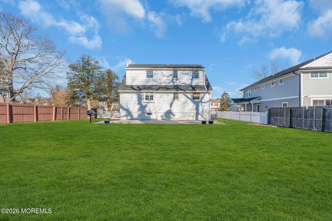 Building Photo - 723 Pitney Dr