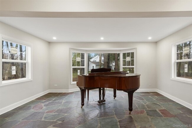 Building Photo - 790 Hardscrabble Rd