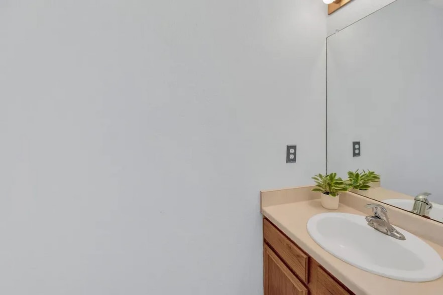 Building Photo - 16914 Dorman Dr