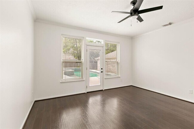 Building Photo - 304 E Golden Arrow Cir