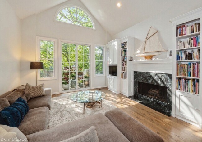 Building Photo - 1727 N Mohawk St