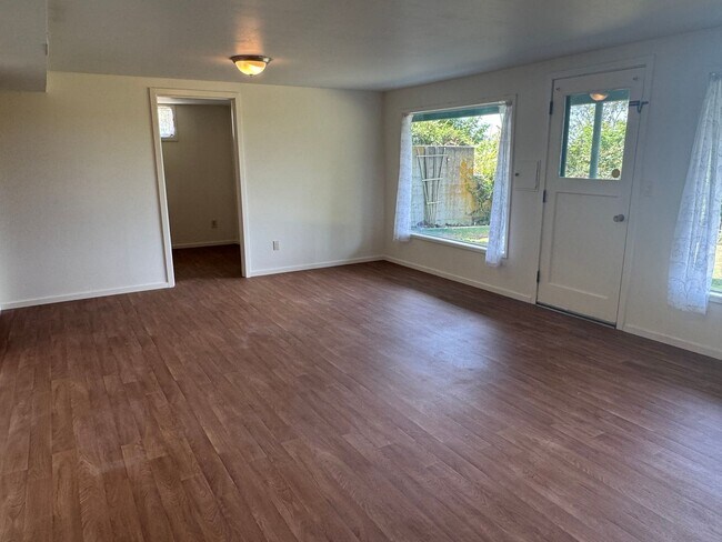 Building Photo - 3 bed/2 Bath, Spacious Home in Mount Verno...