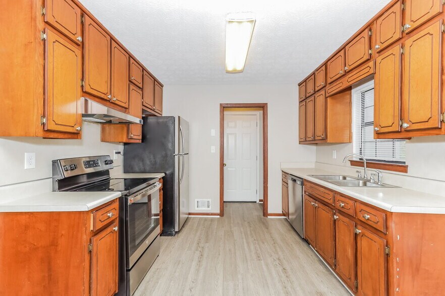 Building Photo - 30 Meadows Ct