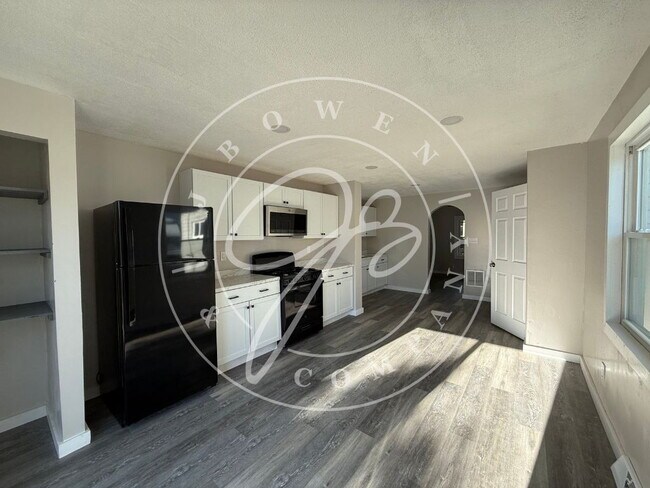 Building Photo - South Toledo  3-Bed Retreat with Spacious ...