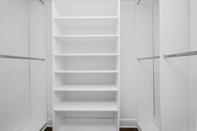 Building Photo - 601 Chenal Woods Dr