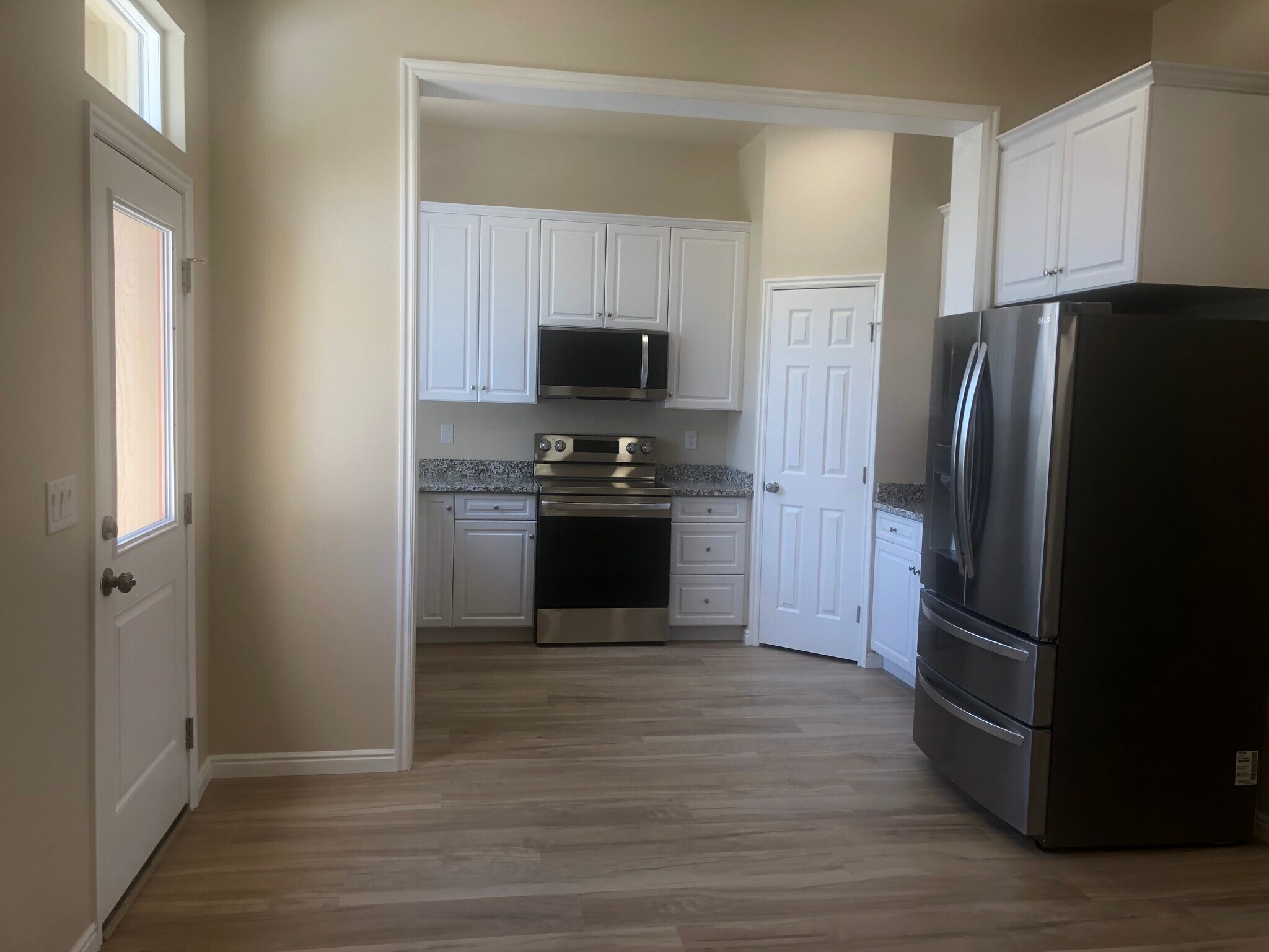 kitchen - 454 E 850 S
