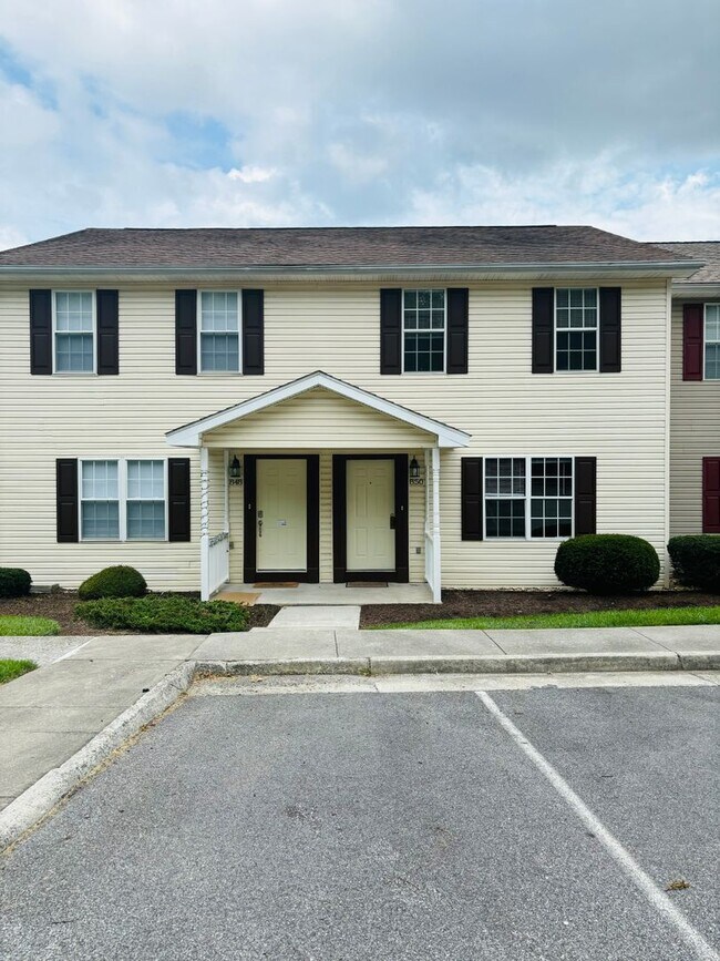 Building Photo - 850 Patrick Henry Dr