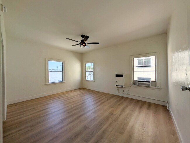 Building Photo - 427 Coronado Ter