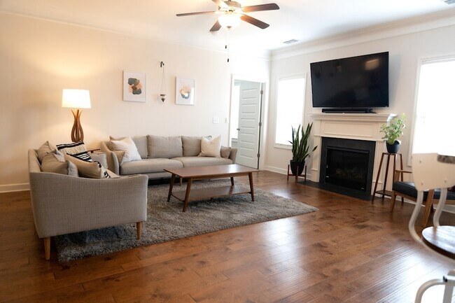 Building Photo - 40 Nokes Dr