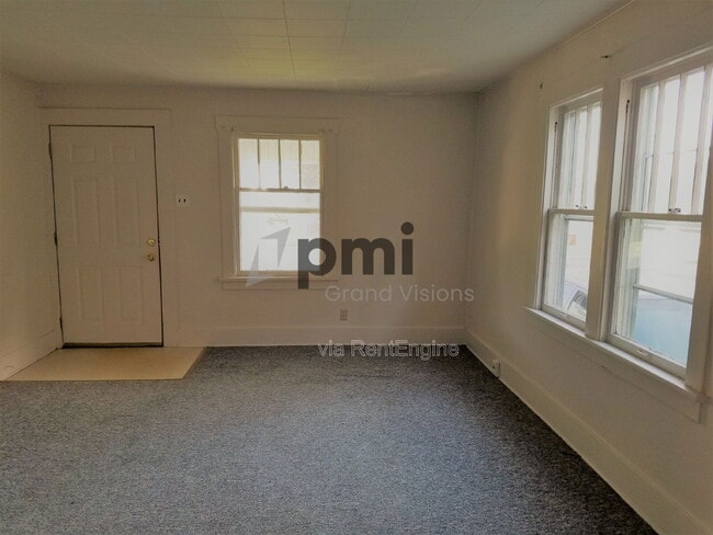 Building Photo - 2143 E Wood St