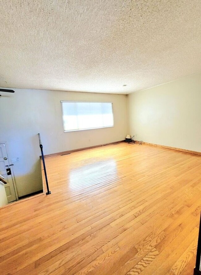 Building Photo - Move-In Ready! • 4 Bedrooms • Big Backyard