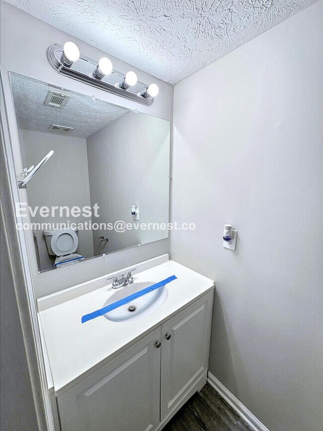 Building Photo - 9251 Clb Vw Trce