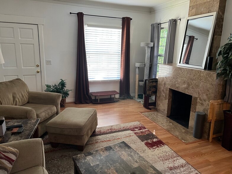 Spacious Living Room - 607 N Garfield Ave
