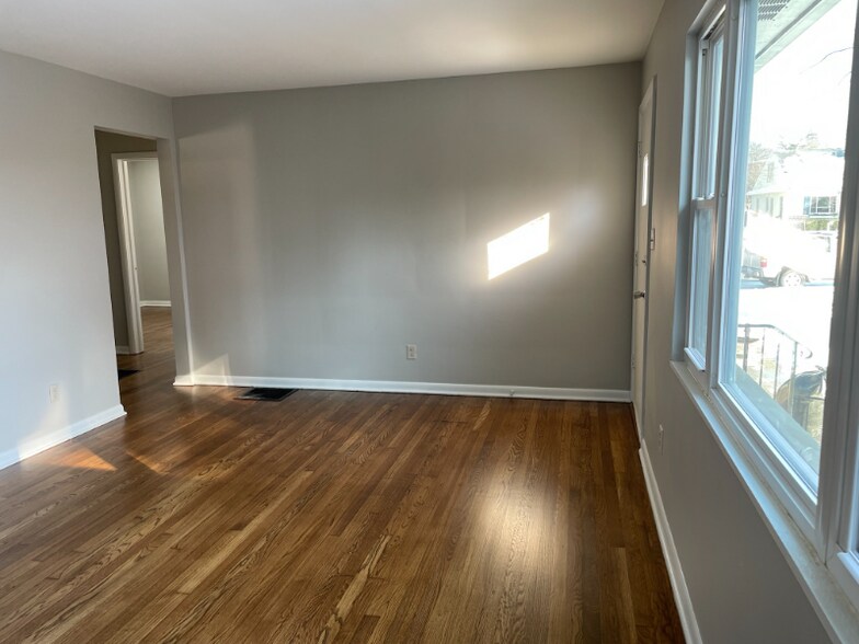 Building Photo - 4919 Fuller Dr