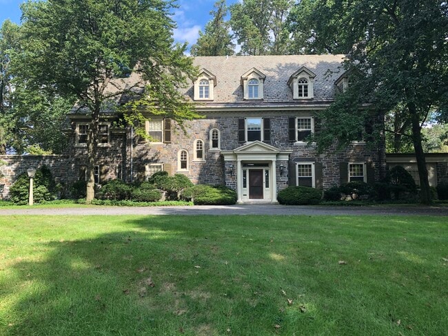 Building Photo - 607 S Trent Ave