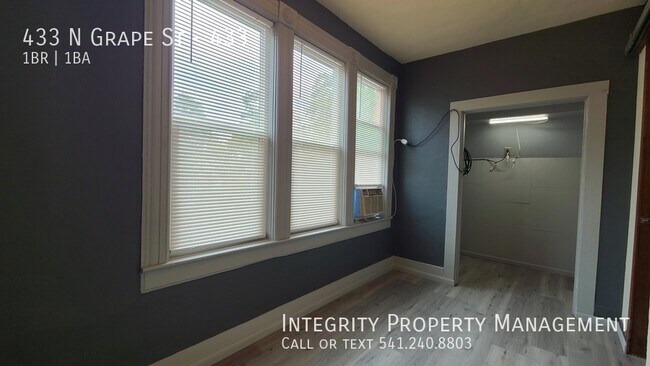 Building Photo - 433 N Grape St
