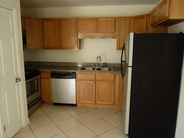 Building Photo - 8504 Valor Dr