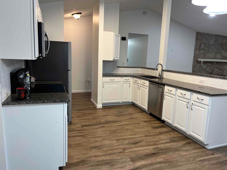 Building Photo - 103 Trenton Ave