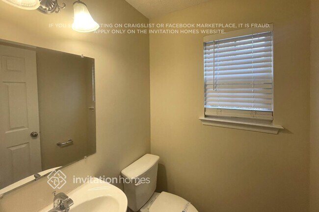 Building Photo - 471 Charles Towne Ave