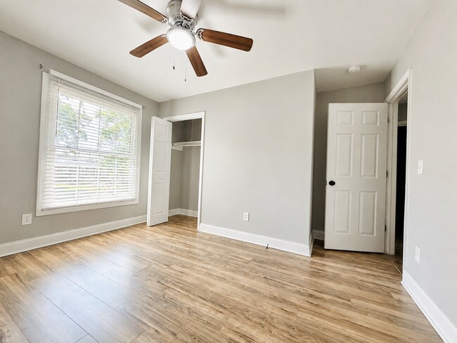 Building Photo - 128 S Wrenwood Dr