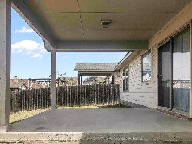 Building Photo - Spacious 1 Story Home!