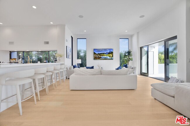 Building Photo - 30020 Morning View Dr