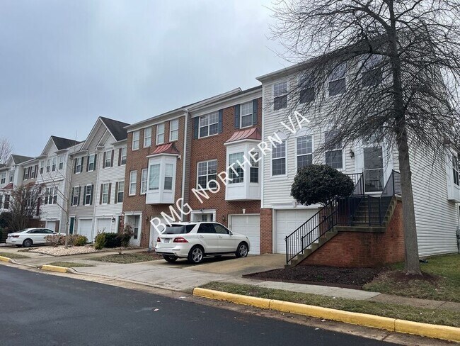 Building Photo - 22525 Maison Carree Square