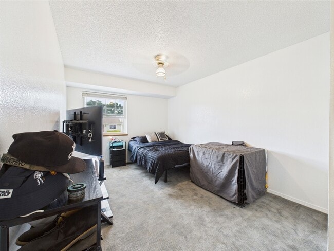 Building Photo - 1018 Rancher Dr