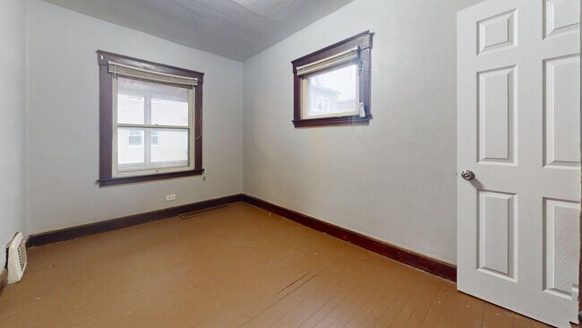 Building Photo - 3865 W 16th St