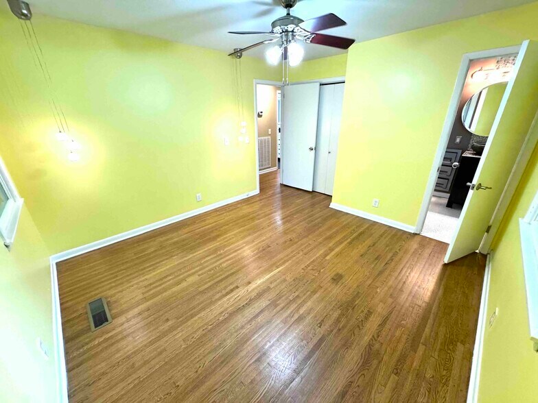 2nd BR - 5011 Suter Dr