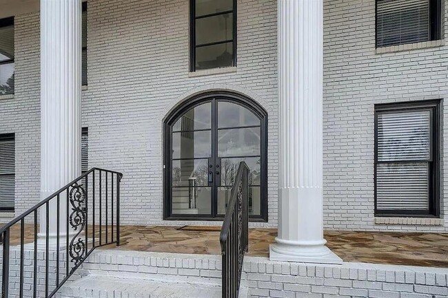 Building Photo - 425 Ferry Landing NW