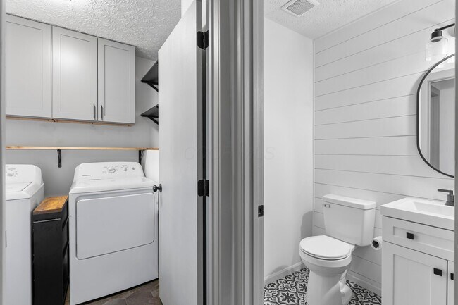 Building Photo - 2641 River Look Dr