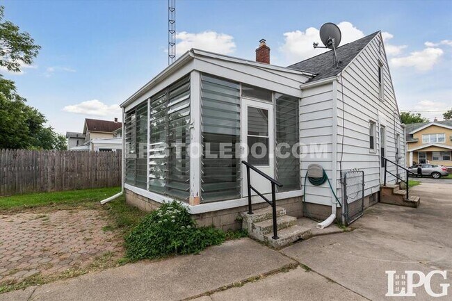 Building Photo - 3648 Watson Ave