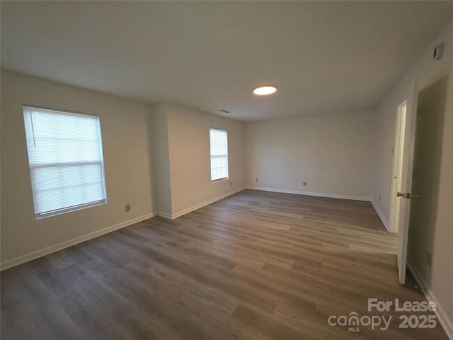 Building Photo - 7014 Sycamore Grove Ct