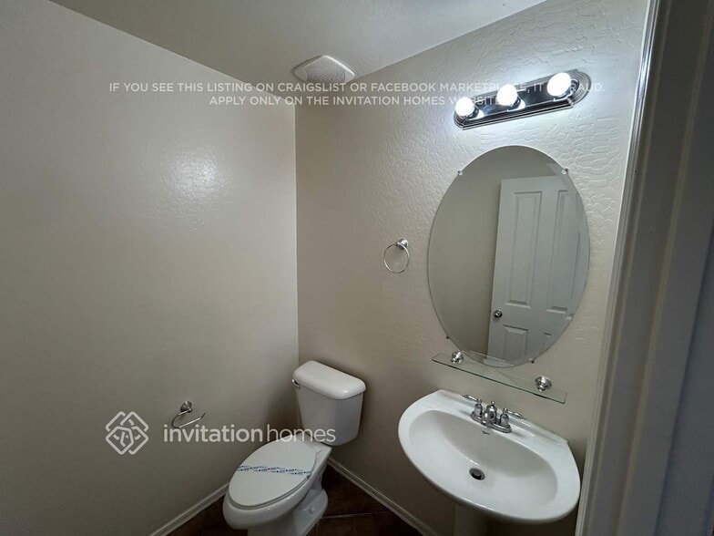Building Photo - 6707 W Desert Ln