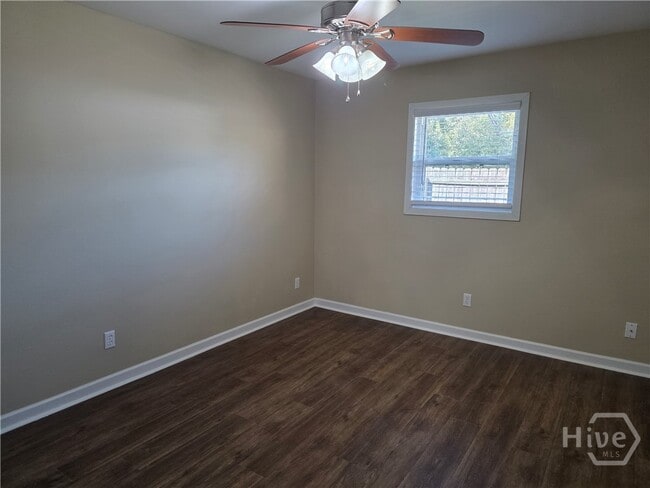 Building Photo - 312 W 5th St