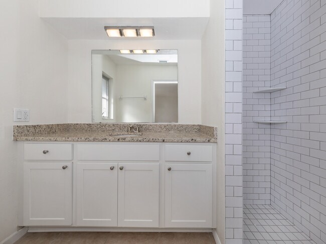 Building Photo - 438 Clover Rd