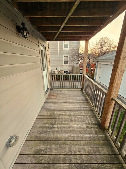 Building Photo - 70 Tufts St